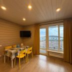 Дом (На воде с сауной), База отдыха Времена года