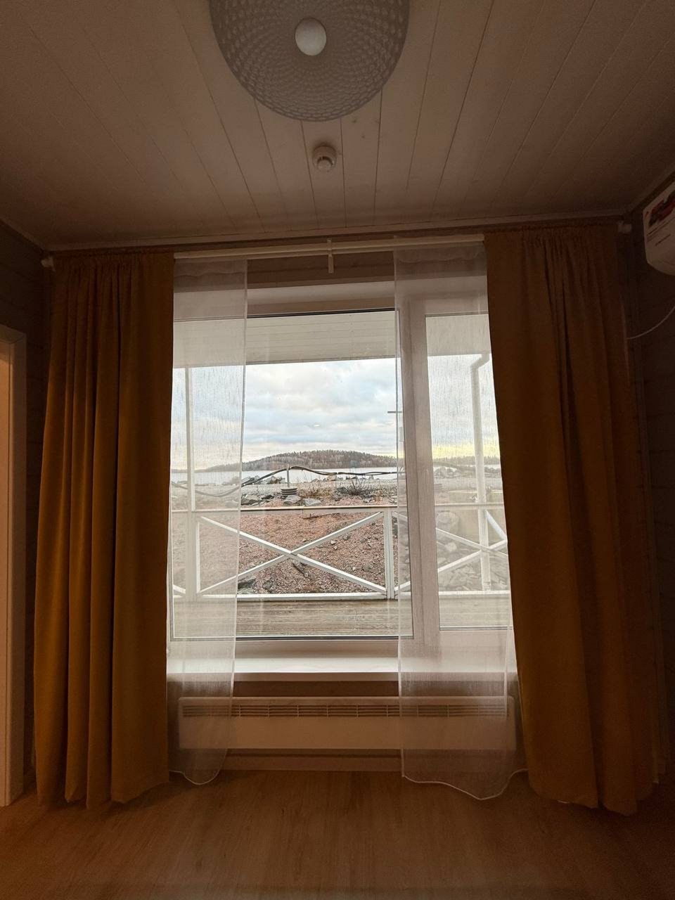 Дом (На воде с сауной), База отдыха Времена года