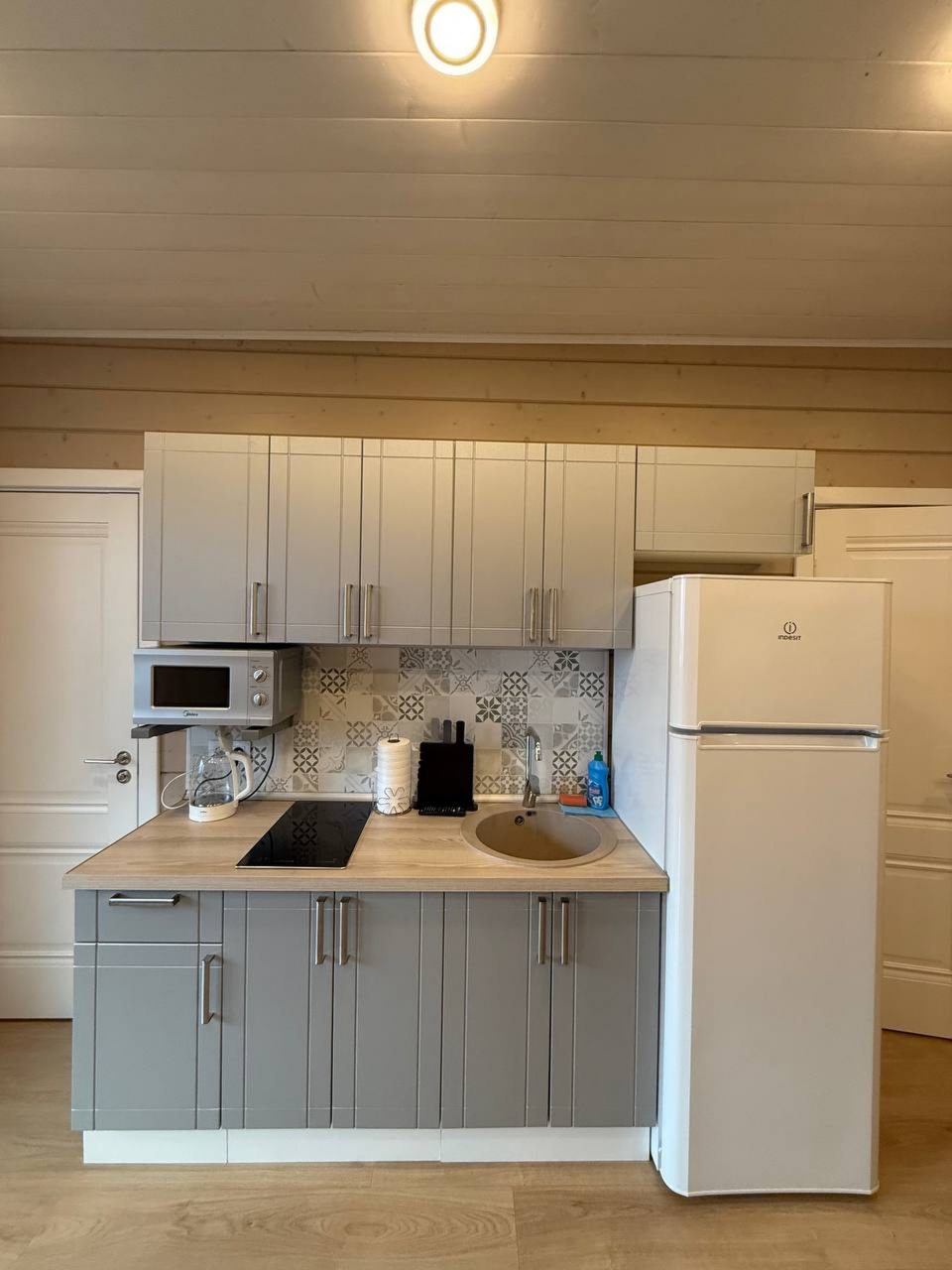 Дом (На воде с сауной), База отдыха Времена года