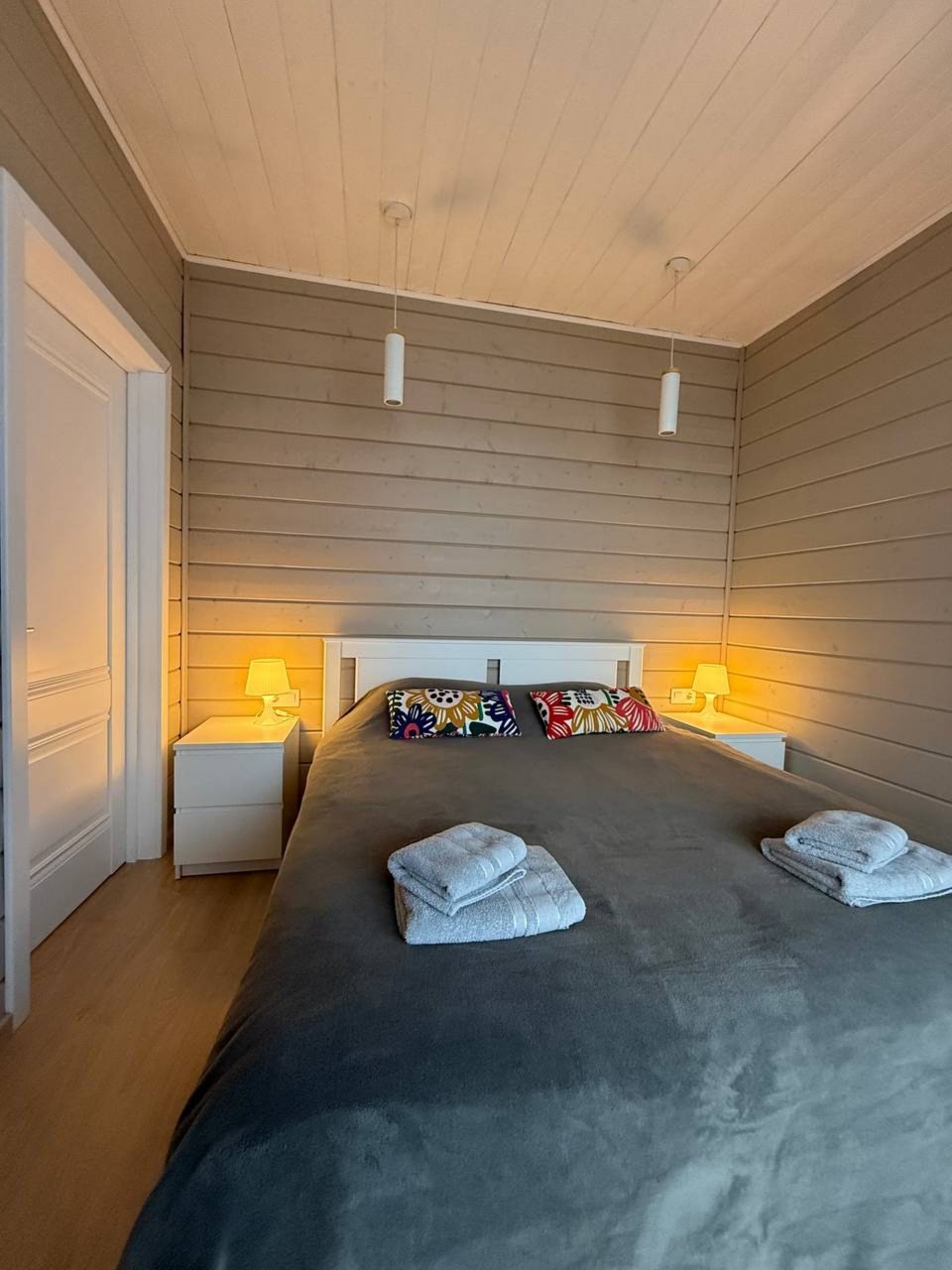 Дом (На воде с сауной), База отдыха Времена года