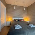 Дом (На воде с сауной), База отдыха Времена года