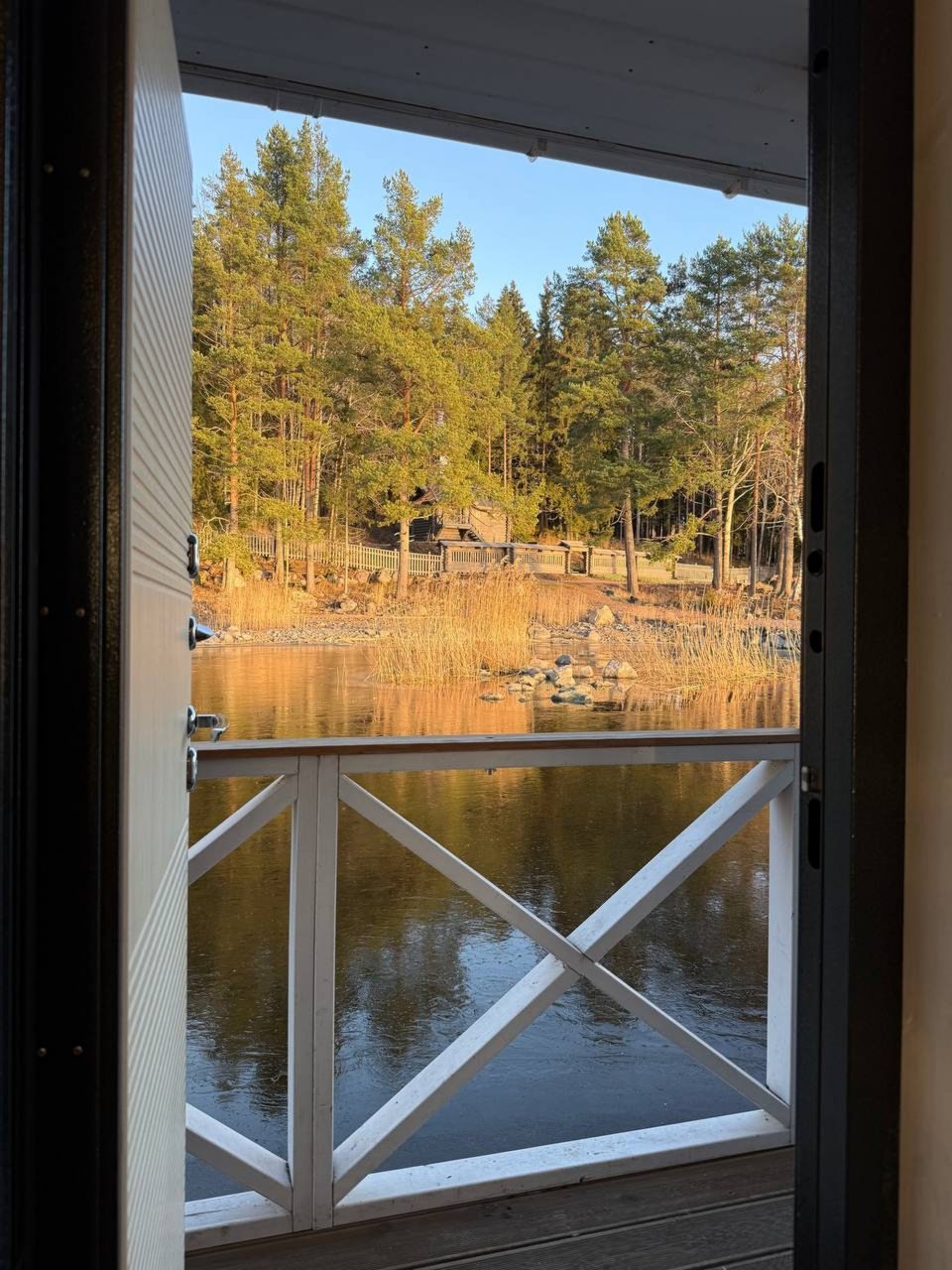 Дом (На воде), База отдыха Времена года