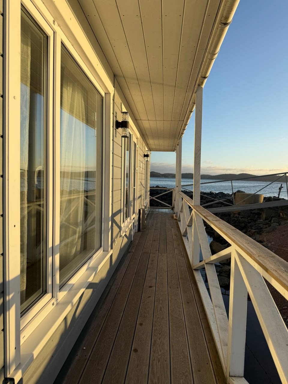 Дом (На воде), База отдыха Времена года