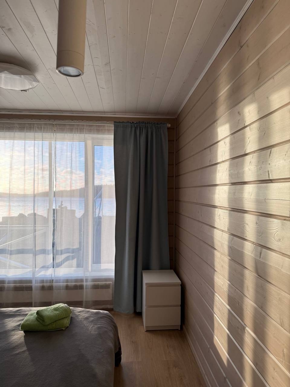 Дом (На воде), База отдыха Времена года