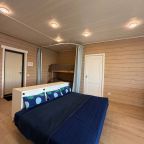 Дом (На воде), База отдыха Времена года