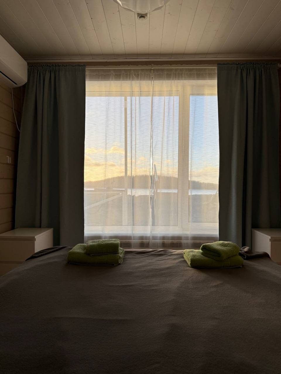 Дом (На воде), База отдыха Времена года