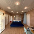 Дом (На воде), База отдыха Времена года