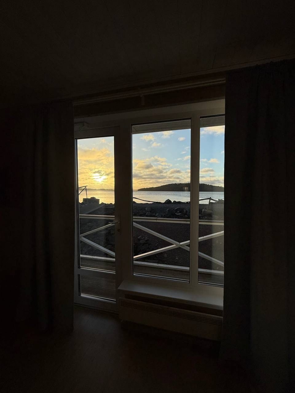 Дом (На воде), База отдыха Времена года