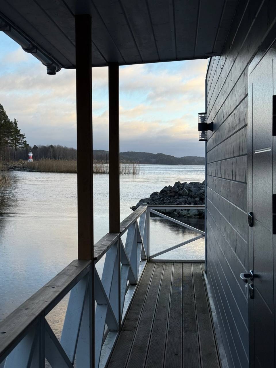 Дом (На воде), База отдыха Времена года