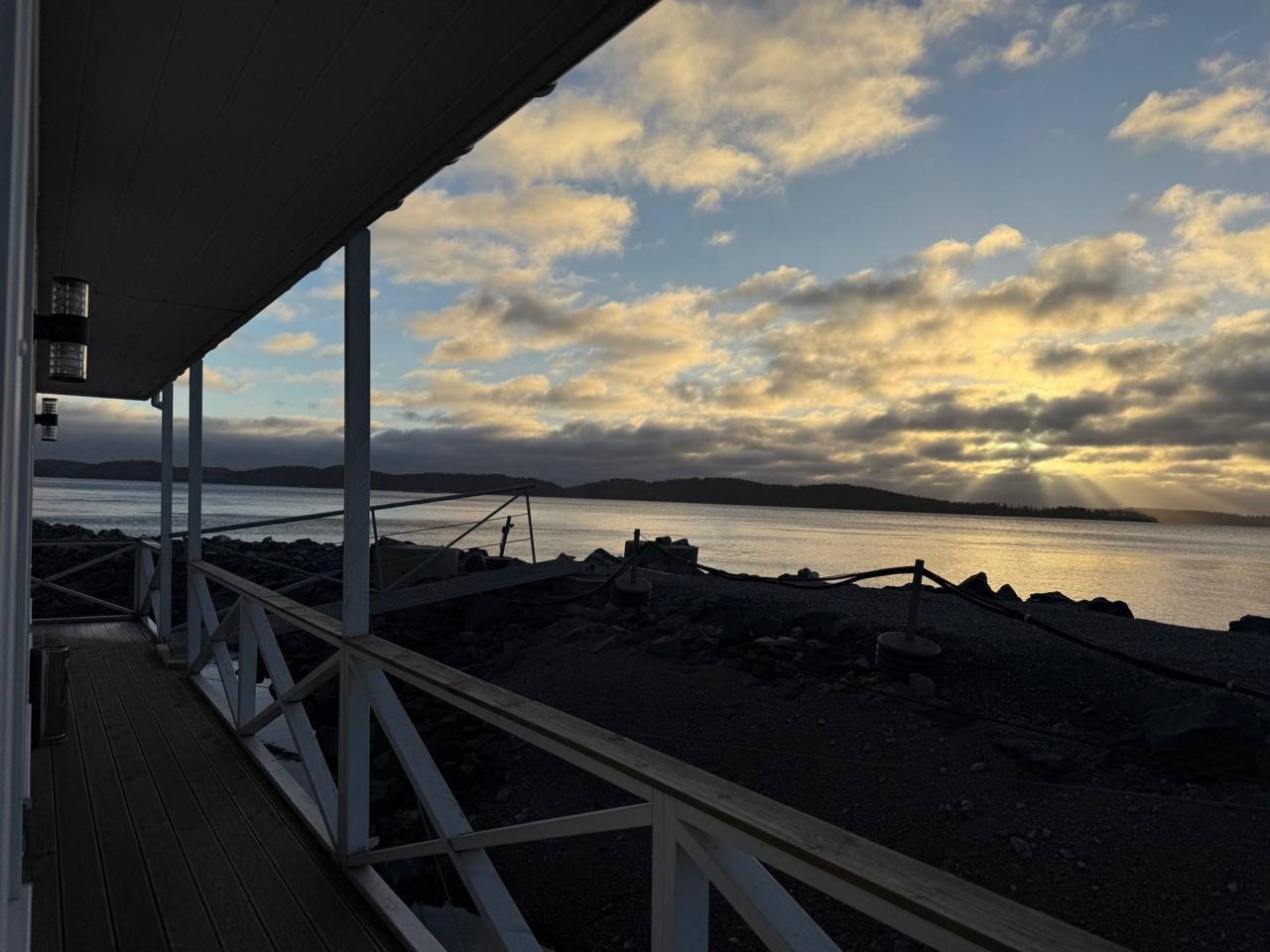 Дом (На воде), База отдыха Времена года