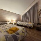 Коттедж (Цветной с террасой и двумя спальнями), База отдыха Времена года