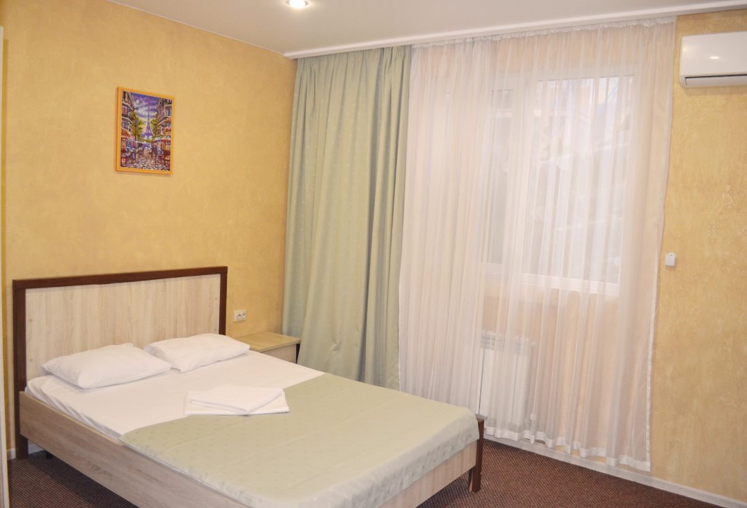 Двухместный (Двухместный номер с одной кроватью и ванной комнатой) гостиницы StandArt, Адлер