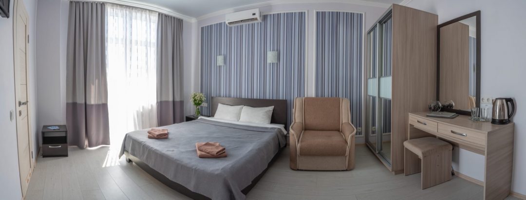 Двухместный (Двухместный номер с дополнительным местом с видом на море) отеля Вилла Мира, Алушта