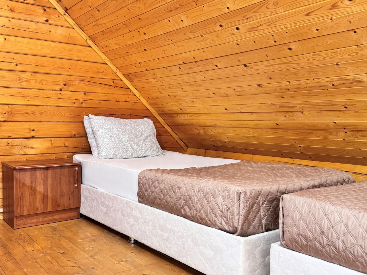 Двухкомнатный 4-х местный Домик Арабеска