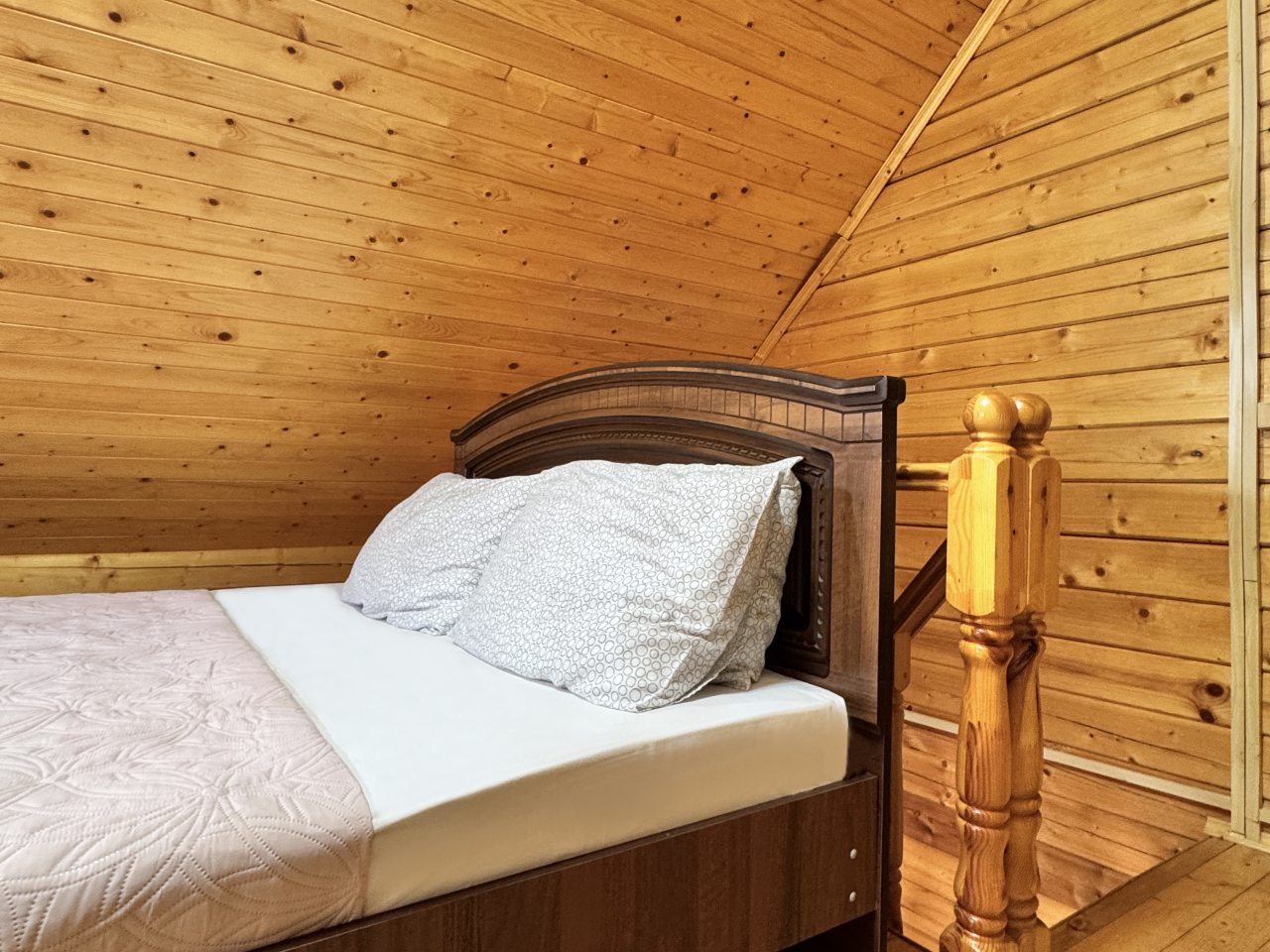 Двухкомнатный 4-х местный Домик Арабеска