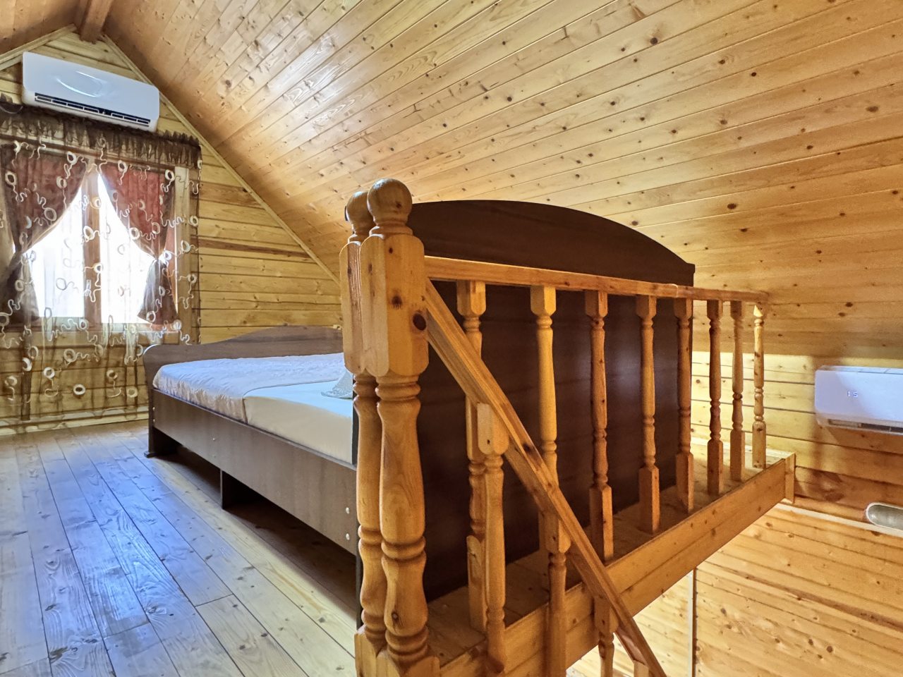 Двухкомнатный 4-х местный Домик Арабеска