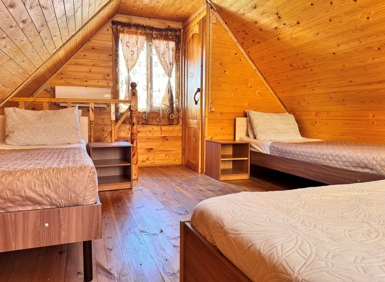 3-х комнатный 8-ми местный Домик Эко