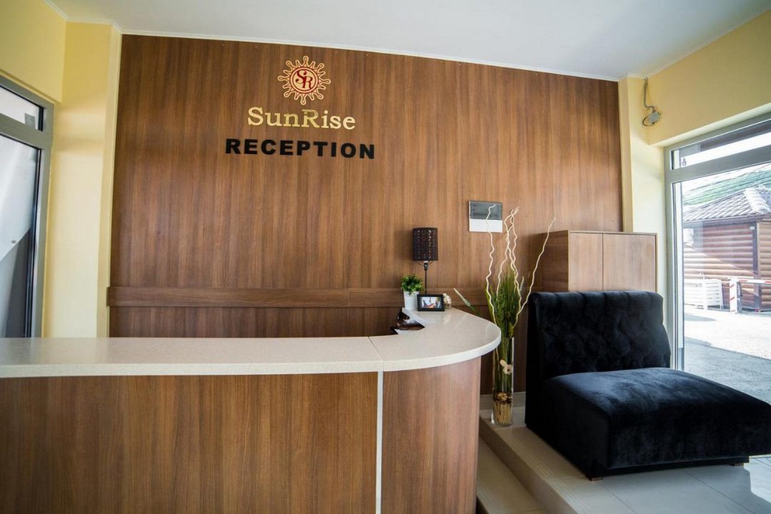 Круглосуточная стойка регистрации, Отель SunRise