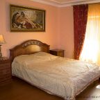 Полулюкс (Полулюкс), Отель Меридиан