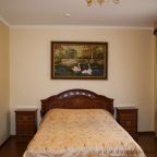 Полулюкс (Полулюкс), Отель Меридиан