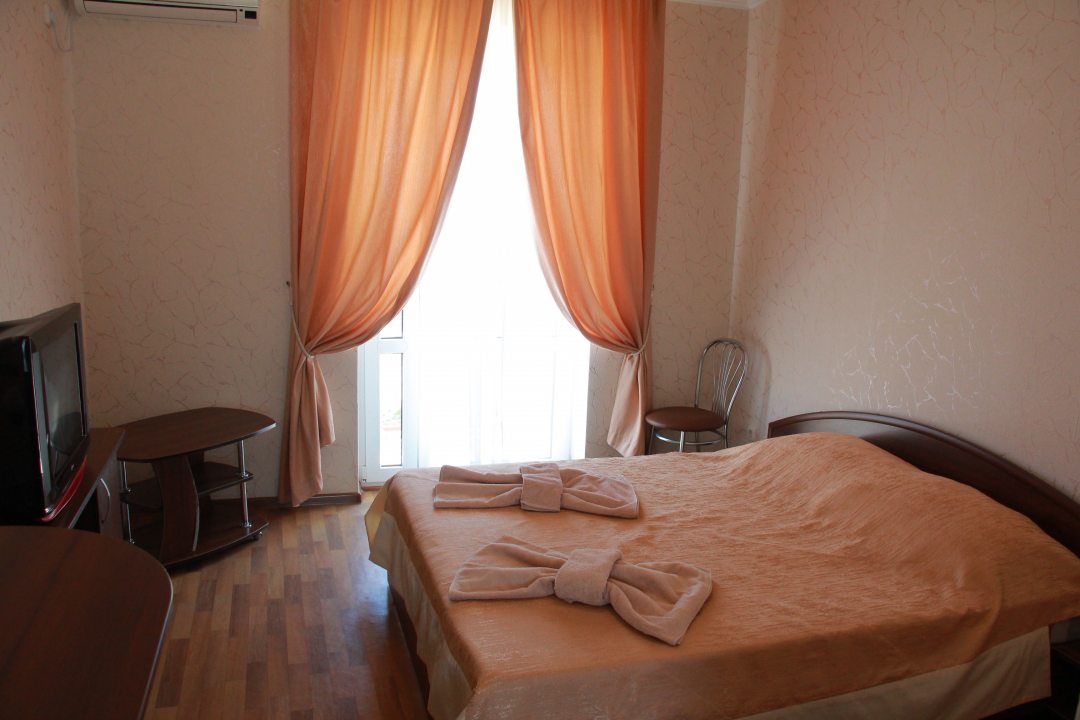 Двухместный (Улучшенный двухместный) отеля Парус, Поповка, Крым