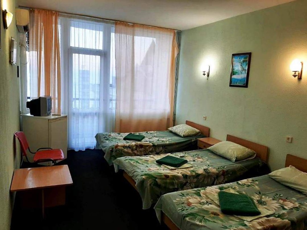 Трёхместный и более (Трехместный номер с видом на море) отеля Ривьера, Утес, Крым