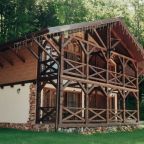 Двухэтажный шале. Состоит из 4х отдельных номеров.