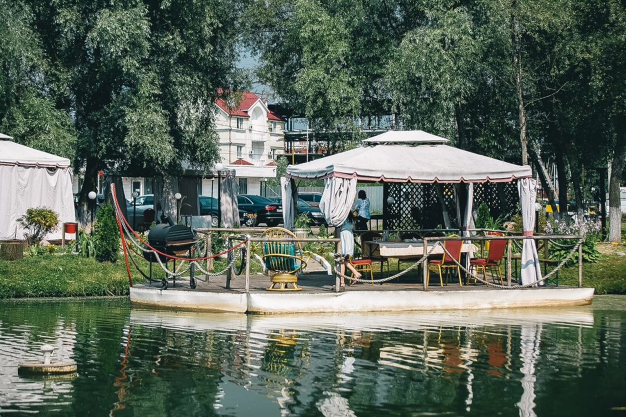 Вид на пруд, Отель Vnukovo Village