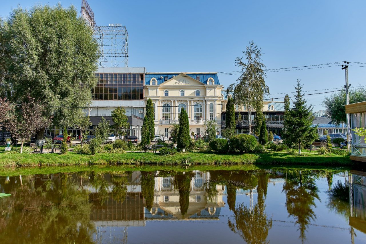 Отель LES Art Resort 3*, Картмазово, Москва, цены от 3843 руб. |  101Hotels.com