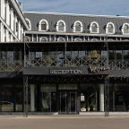 Фасад и парковка