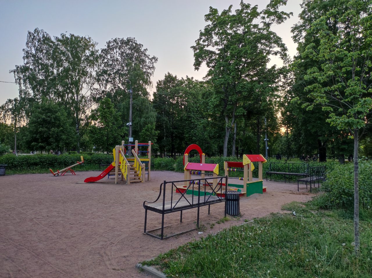 Детская площадка, Гостиница СК Звенигородская