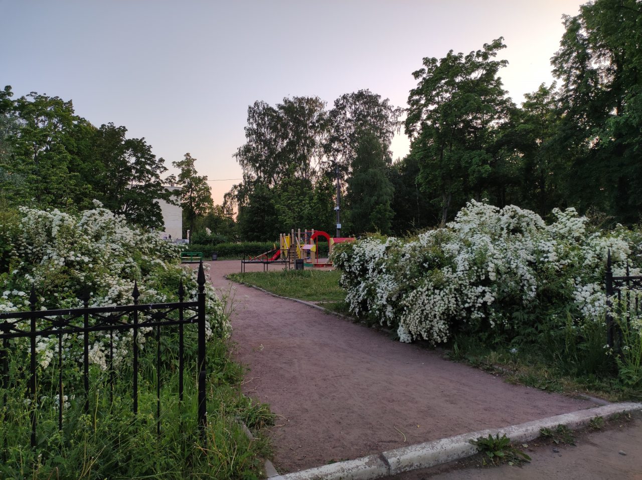 Сад, Гостиница СК Звенигородская
