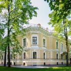 Это Ваша резиденция в самом центре Санкт-Петербурга, поддерживающая лучшие традиции домашнего гостеприимства и атмосферу царской России. 