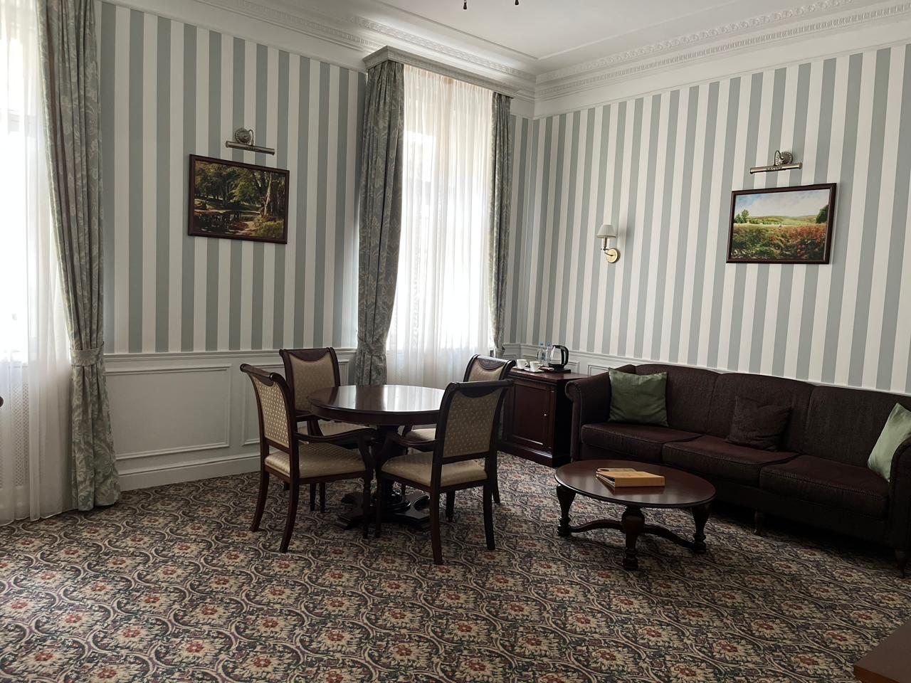 Люкс (Ушаков), Гостиница Особняк Военного Министра Milutin Palace
