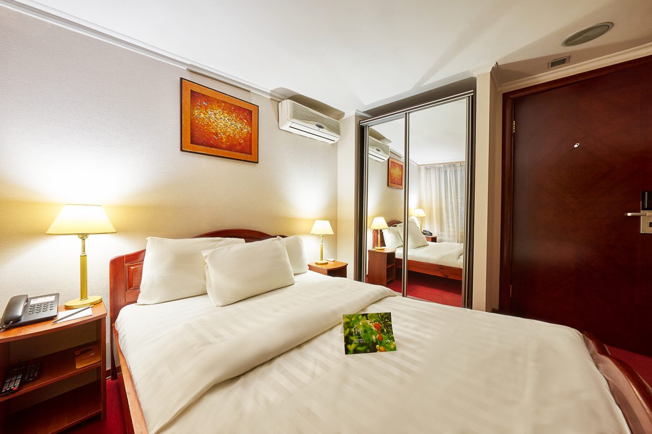 Двухместный (Бюджетный номер, вид в холл отеля), Отель Мандарин