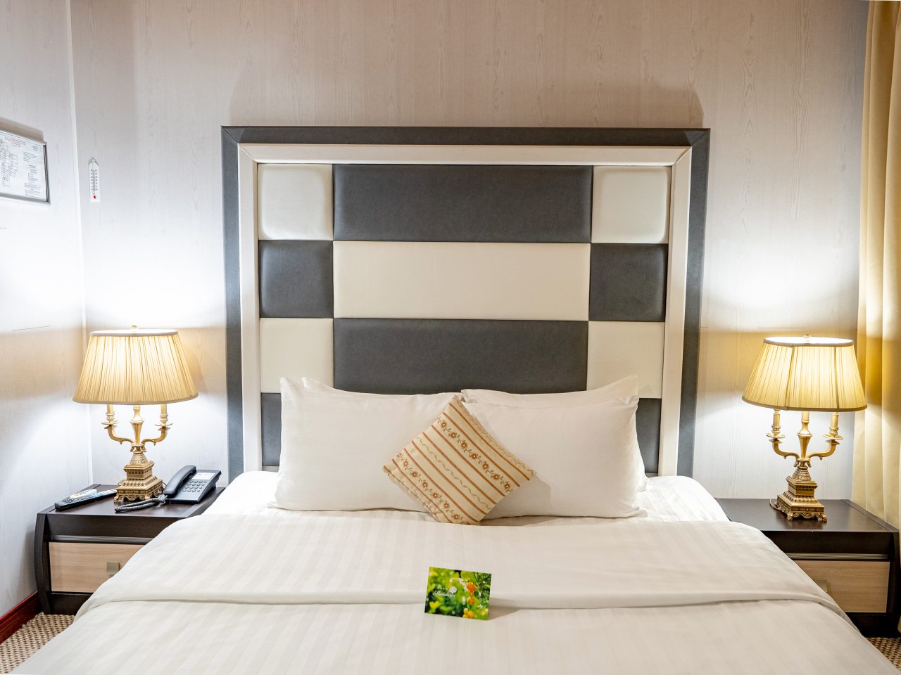 Двухместный (Бюджетный номер, вид в холл отеля), Отель Мандарин