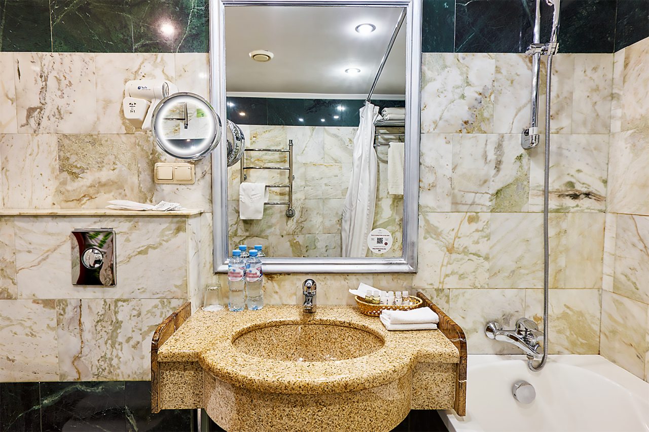 Двухместный (Бюджетный номер, вид в холл отеля), Отель Мандарин