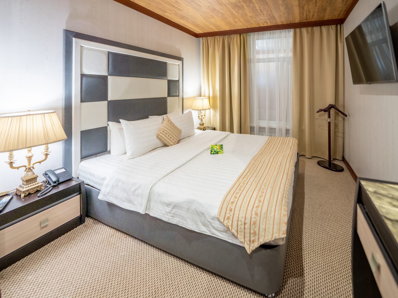 Двухместный (Бюджетный номер, вид в холл отеля), Отель Мандарин