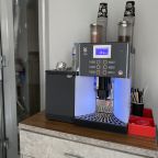 Торговый автомат с напитками (кофе в ассортименте), Гостевой дом Five story