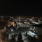 Вид на набережную, Апартаменты На Сенявина 5