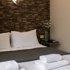 Трёхместный и более (Дизайн Апартамент с балконом), Апартаменты АпартПейдж Елагин