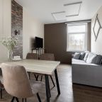 Трёхместный и более (Дизайн Апартамент с балконом), Апартаменты АпартПейдж Елагин