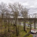 Трёхместный и более (Дизайн Апартамент с балконом), Апартаменты АпартПейдж Елагин