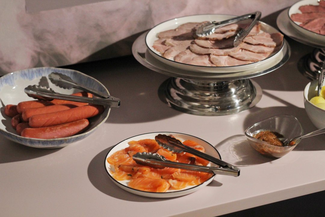 Завтрак по сиcтеме "шведский стол". Мини-отель Бунтари