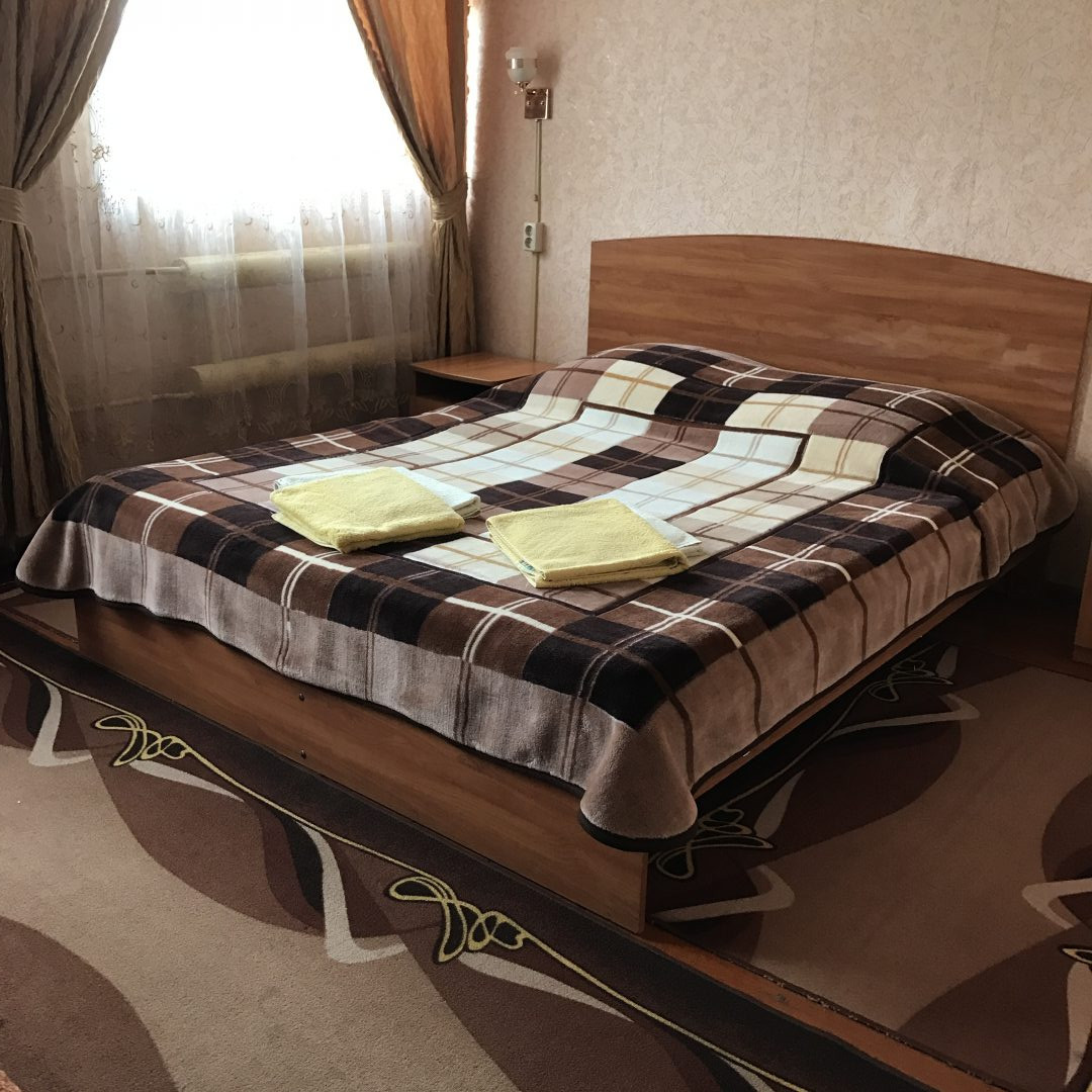 Одноместный (№2, одноместный с двухспальной кроватью) гостиницы Феникс, Кириллов