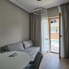 Апартаменты (Повышенной комфортности с выходом на бассейн), Отель Alba Inn Apartments