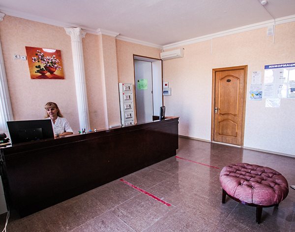 Круглосуточная стойка регистрации, Отель Пальмира