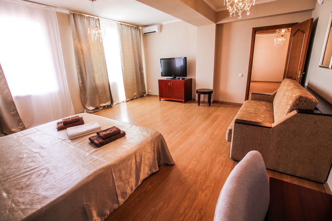Трёхместный и более (4-местный 2-комнатный) отеля Пальмира, Межводное, Крым