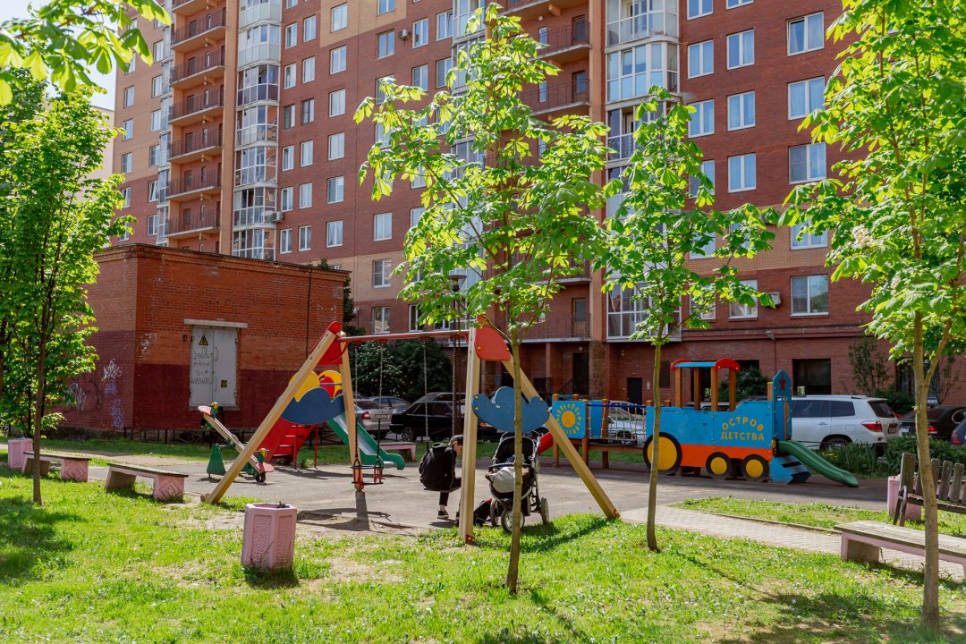 Детская площадка, Апартаменты Любимое место на Богатырском