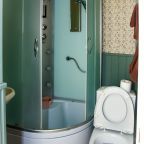 Санузел с душевой кабиной